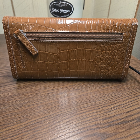 Liz Claiborne Patent Leather wallet - Picture 9 of 11